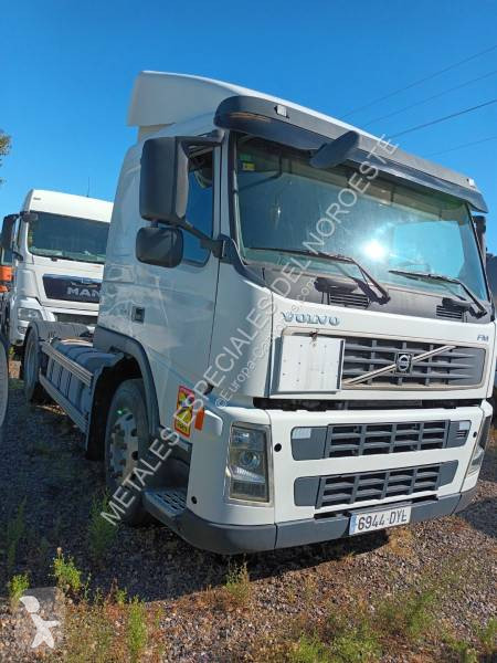 Volvo 440 tractor unit