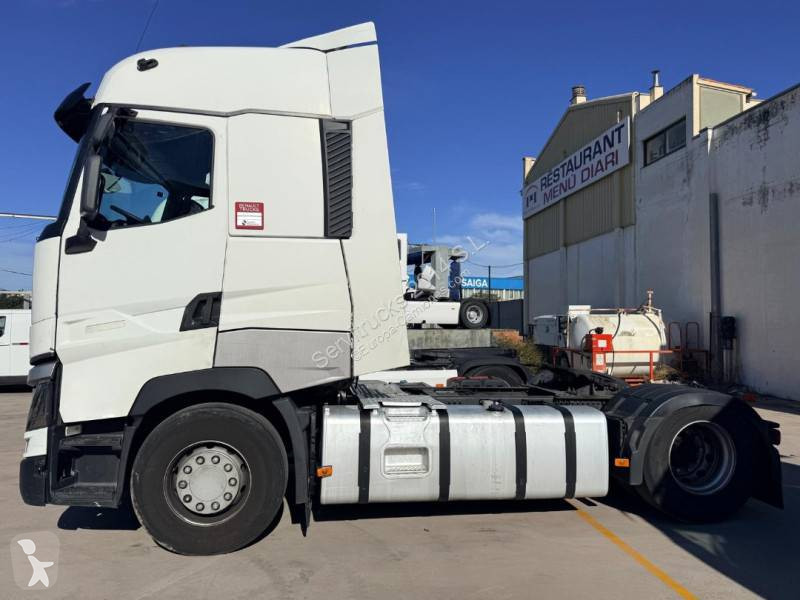 Renault 520 T4X2 E6 tractor unit