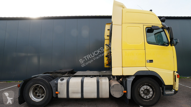 Volvo 12/420 Tractor unit 373.000km Manual...