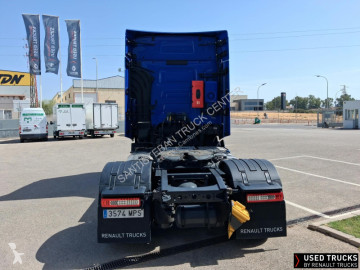Traktor Renault T-High
