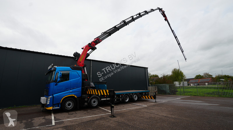 Tahač Volvo 8x2 flatbed truck with Palfinger PK...