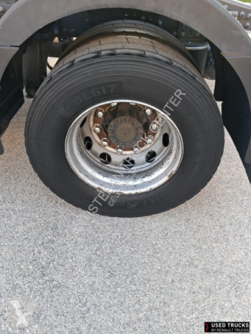 Tahač Renault