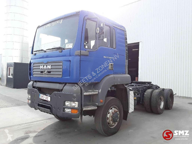 Traktor MAN 33.410 6x6 manual pump