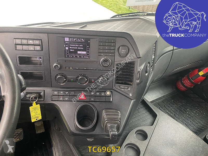 Traktor Mercedes 2048