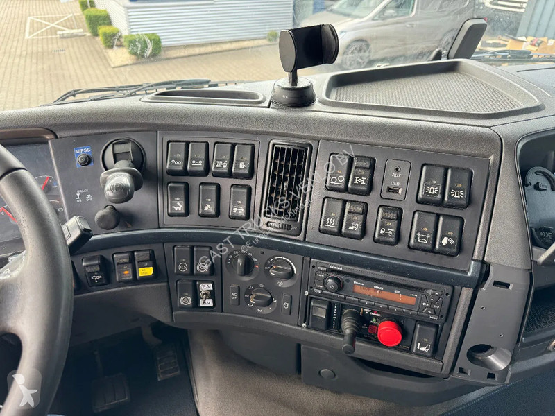 Traktor Volvo 16700 6x4 Tipper And Tractor...