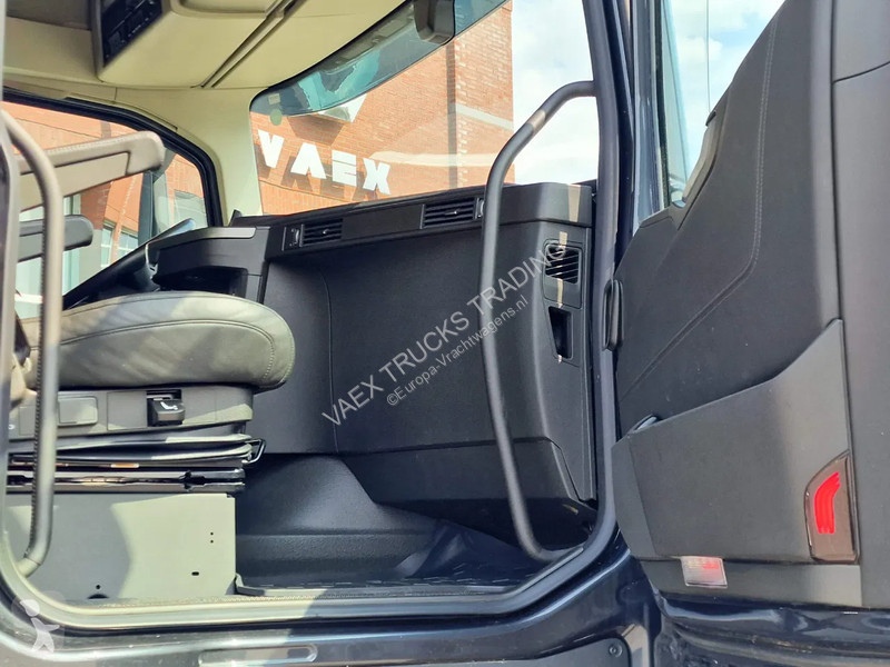 Traktor Volvo 13540 Globetrotterl XL 6x4 -...