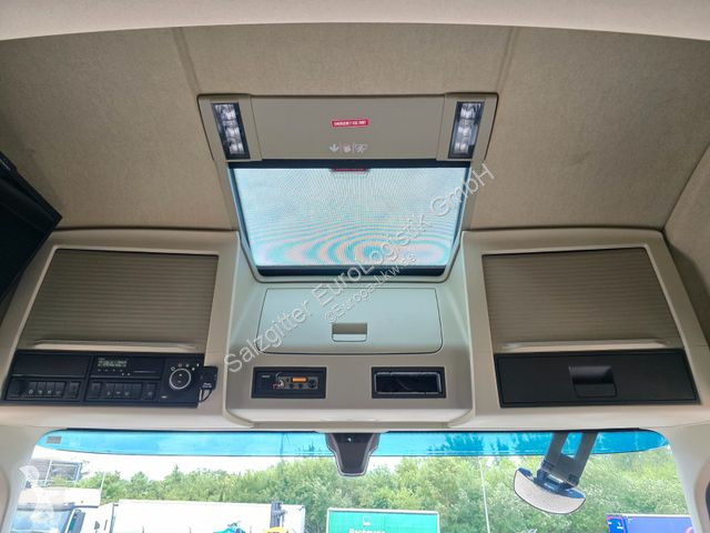 Tahač Volvo / Retarder / Standklima / TV / 6D