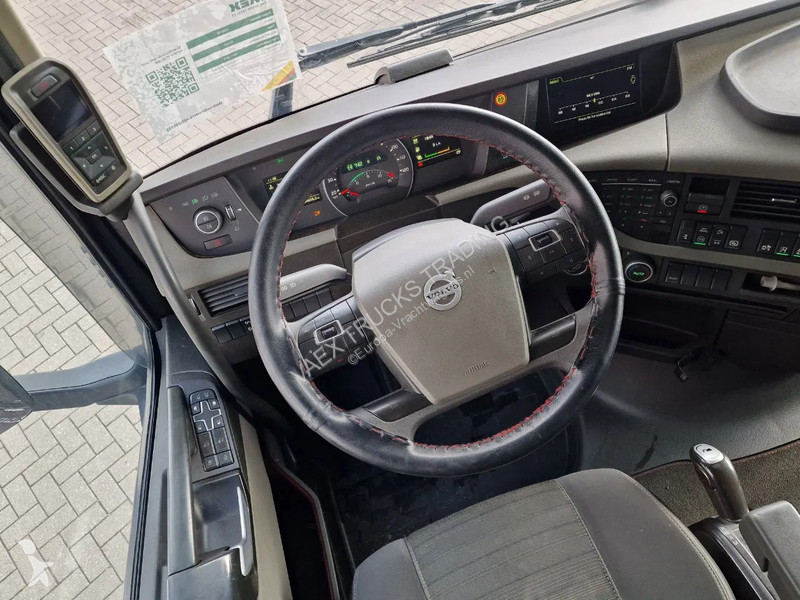 Tahač Volvo 13540 Globetrotter 6x2 - Full air -...