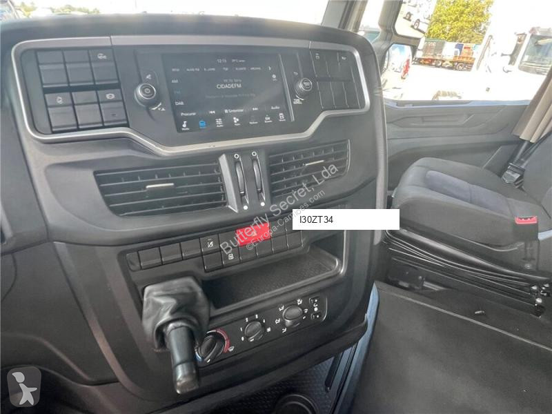 جرار Iveco S-WAY 460
