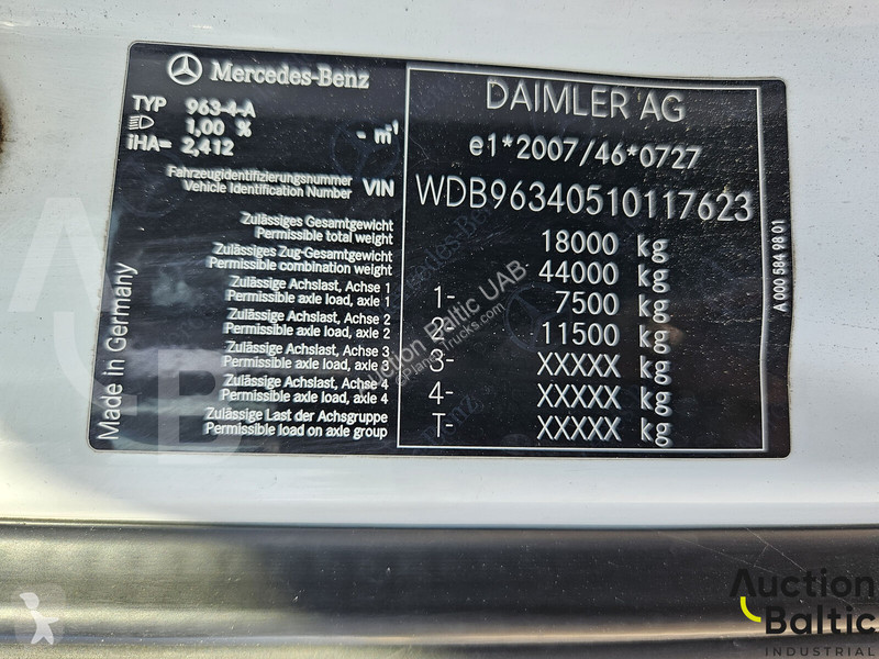 Ciągnik siodłowy Mercedes