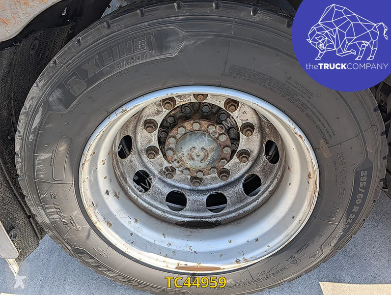 جرار Iveco 440 S45