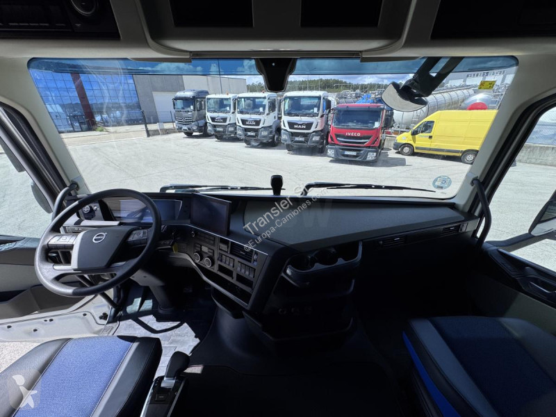 جرار Volvo