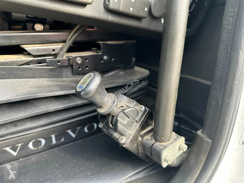 جرار Volvo 16750 8X4 - 180 TON - POWER STEERING...