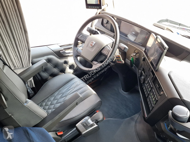 Traktor Volvo 13500 Aero Globetrotter XL 4x2 -...