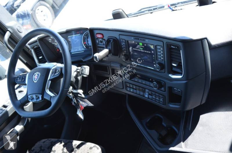 Влекач Scania