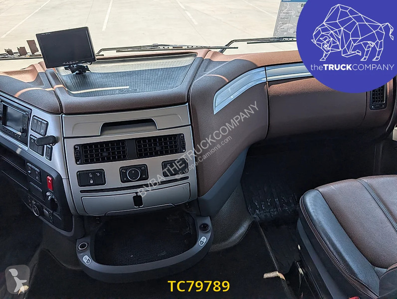جرار DAF 530