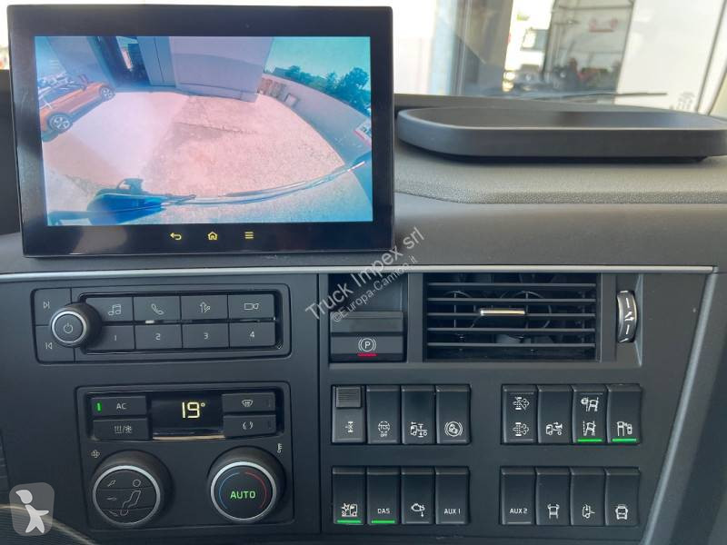 جرار Volvo