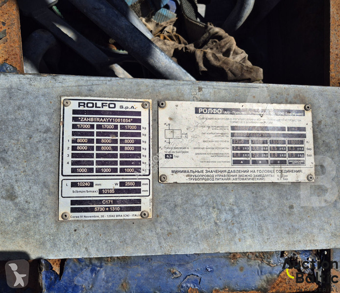 جرار Volvo 300
