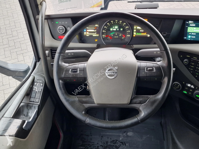 Tahač Volvo 13460 Globetrotter 6x2/4 - Full air...
