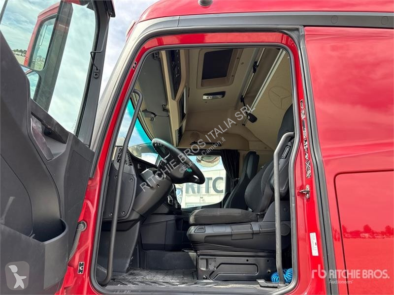 Тягач  Actros 1845