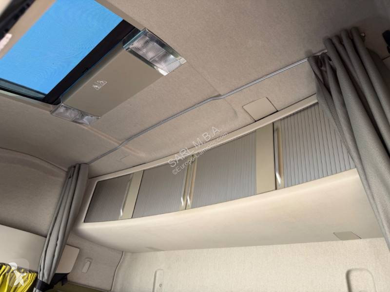 Cabeza tractora Volvo 750