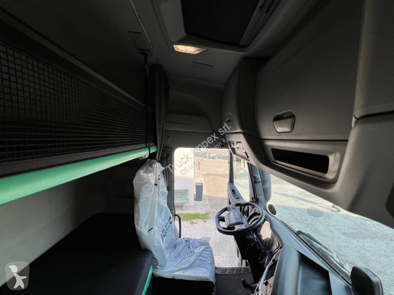 Cabeza tractora Iveco 490
