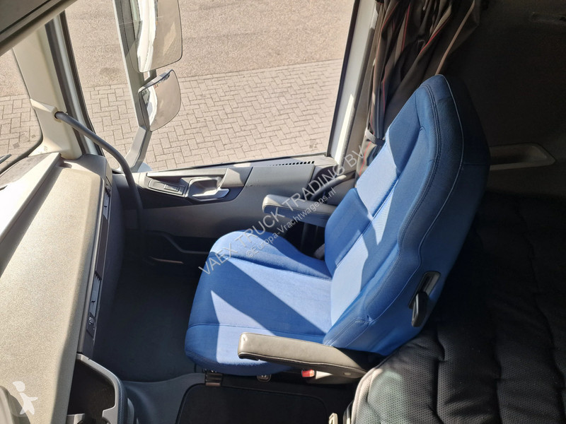 Tahač Volvo 13500 Globetrotter XL 6x2 -...