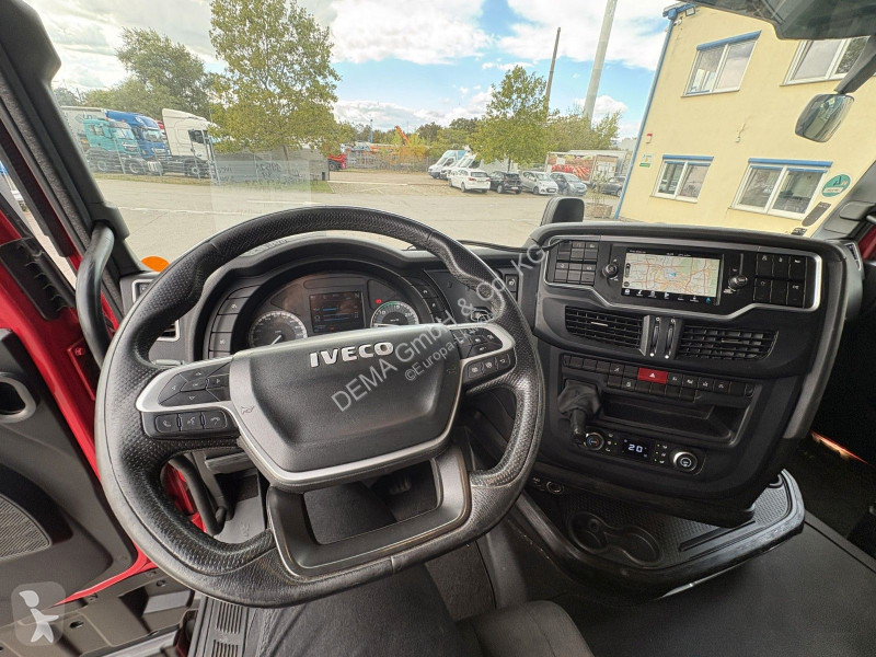 Nyergesvontató Iveco S...
