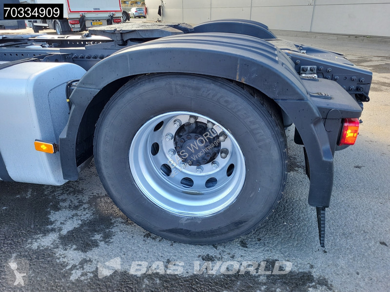 Nyergesvontató Volvo FH 460 4X2 Globe APK...