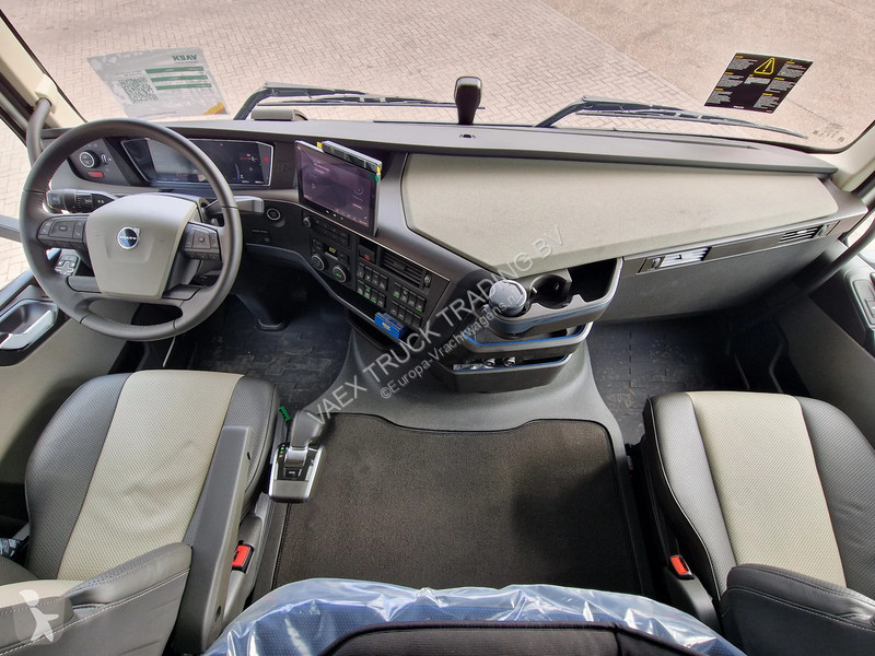 Tractor Volvo 13500 Globetrotter XL Aero 4x2 -...