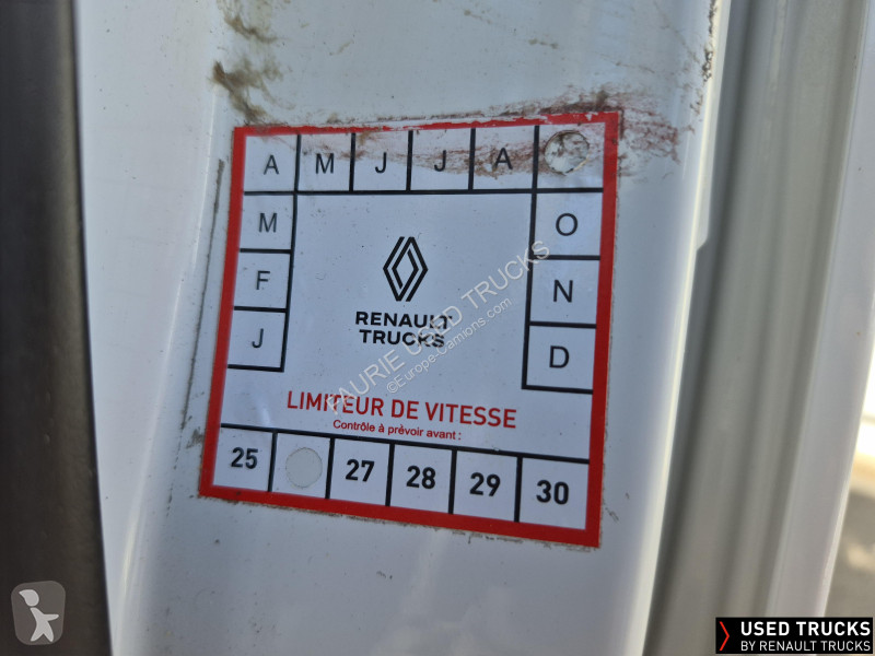 Cap tractor Renault