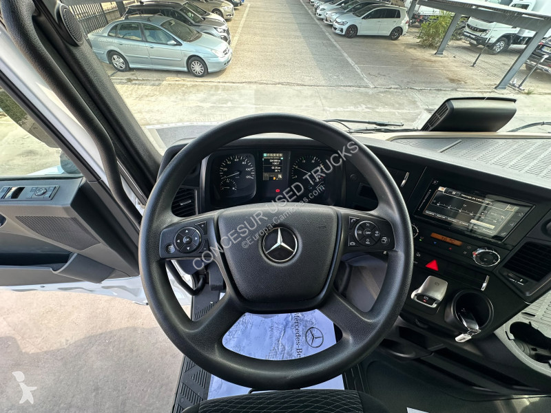 Тягач Mercedes  1851 LS