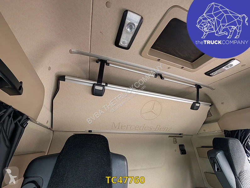 Тягач Mercedes 1851