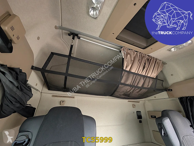 Cabeza tractora Mercedes 1842