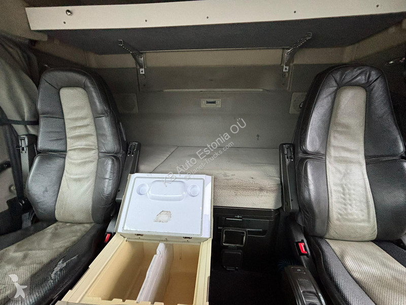 Volvo 4x2 GLOBE XL tractor unit
