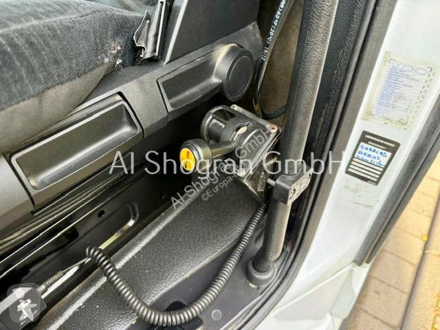 Tahač Mercedes 1851...