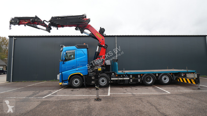 Tahač Volvo 8x2 flatbed truck with Palfinger PK...
