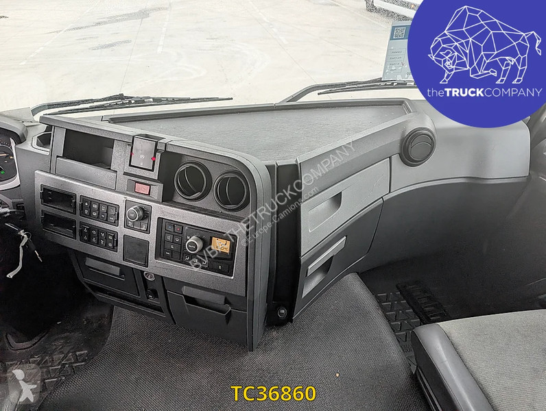 Renault T 460 tractor unit