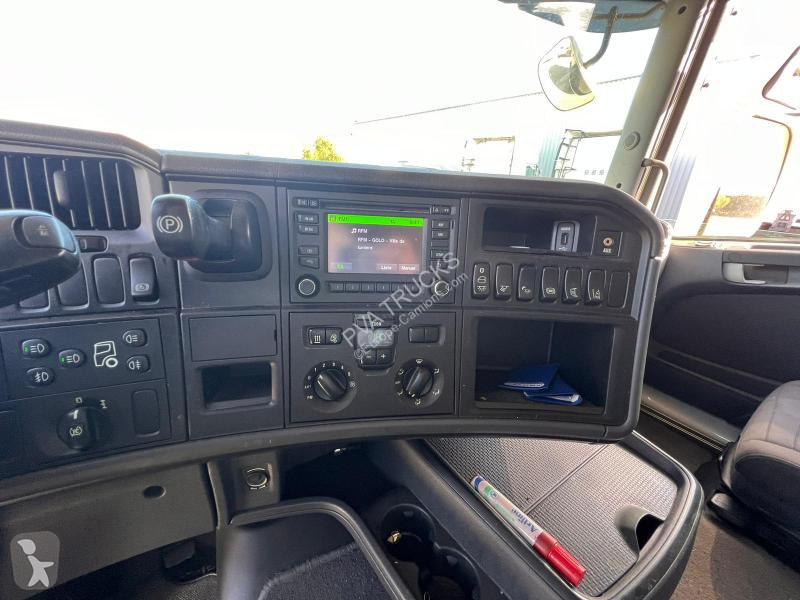 Tahač Scania 490