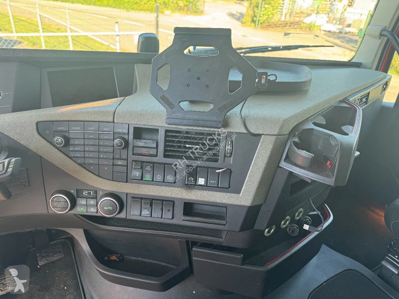 Tractor Volvo 6X4 - EURO 6 + PALFINGER EPSILON...