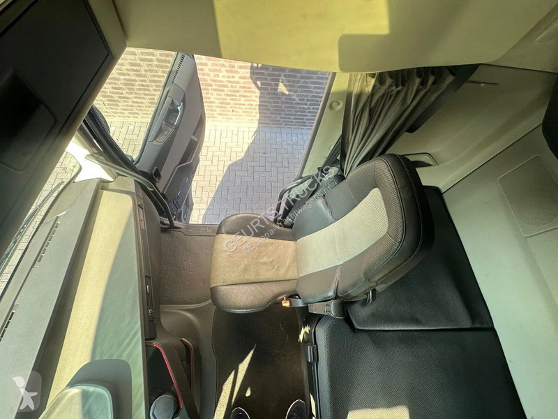 Tahač Volvo 8X4 TREKKER / BAKWAGEN MET...
