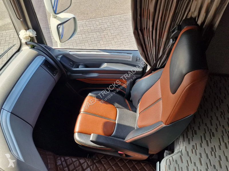 Tahač DAF SuperSpaceCab 4x2 - ADR/VLG - Leather...