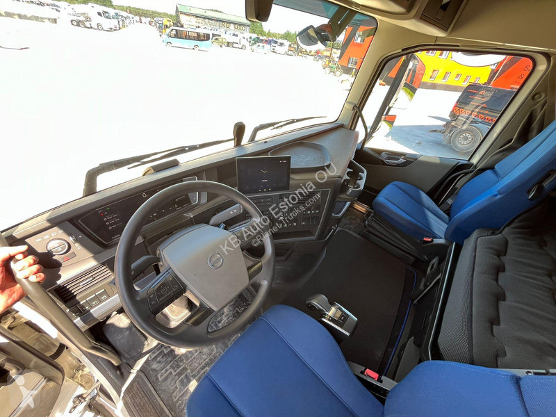 Tahač Volvo 500 6x2 GLOBE XL / HYDRAULICS /...