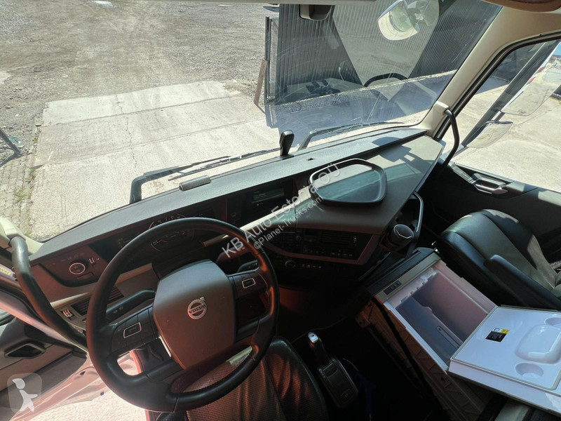 Tahač Volvo 6x2 GLOBE XL / ADR / RETARDER /...