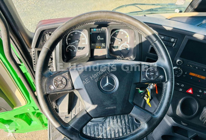 Tahač Mercedes