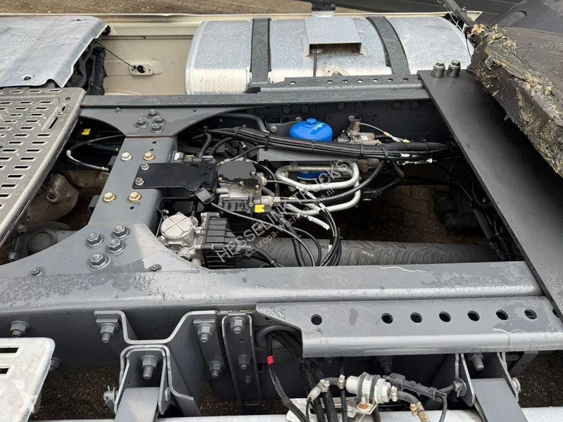 Trekker DAF 480 SSC Super Space 2x tank LED...