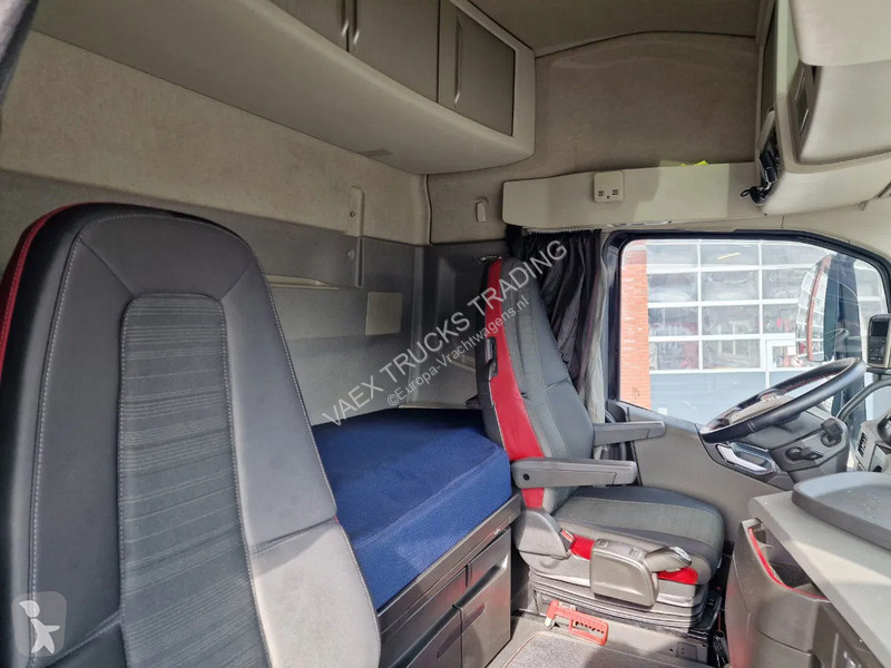 Tahač Volvo 13540 Globetrotter 6x2 - Full air -...