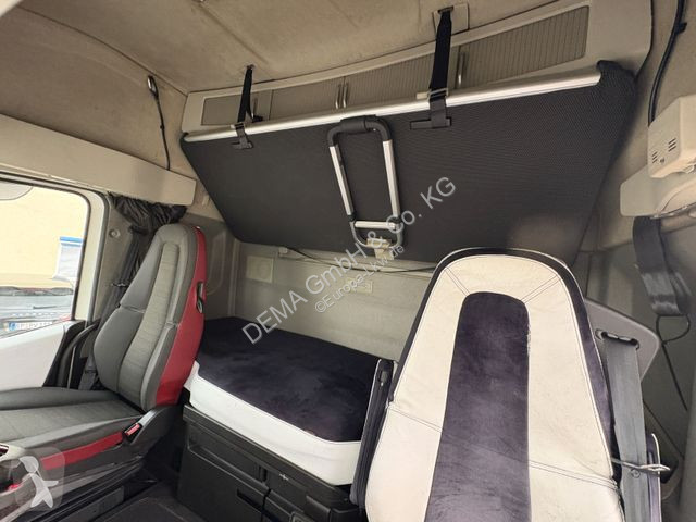 Tahač Volvo...