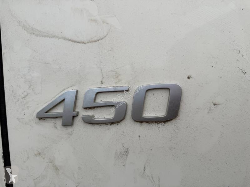 جرار Volvo