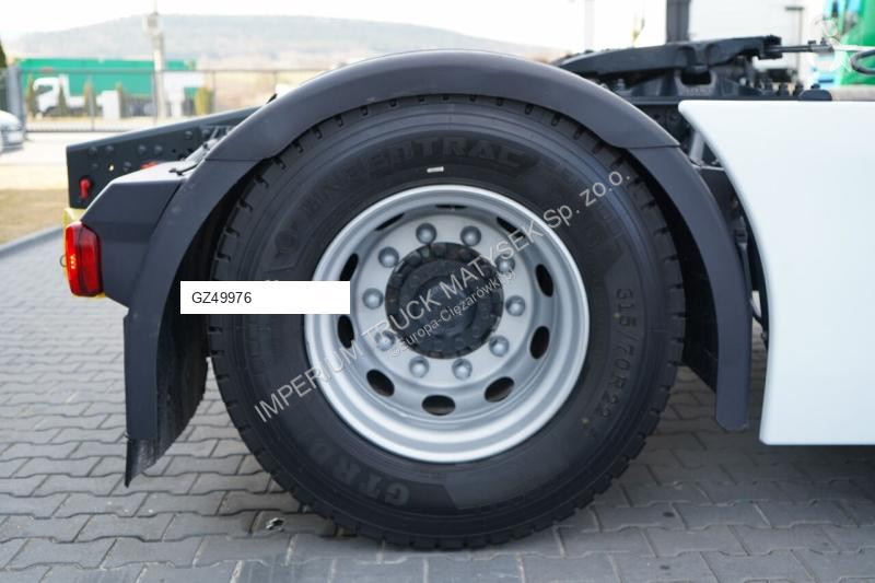 Влекач Iveco 490